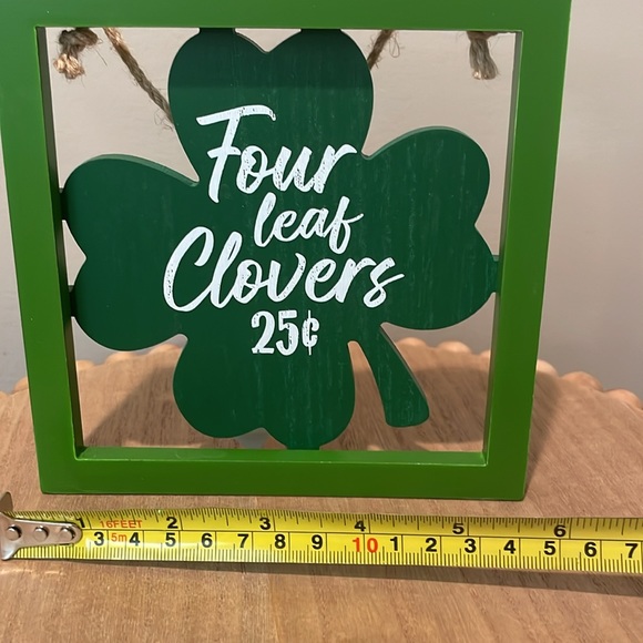 Lot of St. Patrick’s Day Decor - Picture 3 of 4